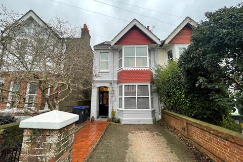 4 bedroom semi-detached house to rent, Woodlea Road, Worthing BN13