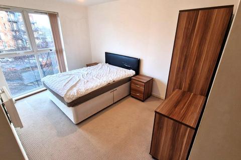 2 bedroom apartment to rent, Stillwater Drive, Manchester