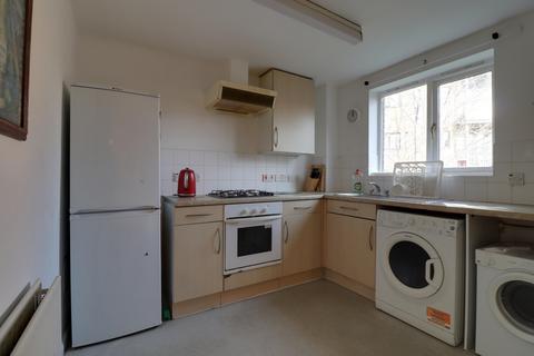 2 bedroom apartment for sale, Henry House, Styles Gardens, London SW9