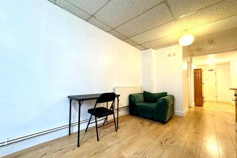 Studio to rent, Kember Street, Islington,  N1