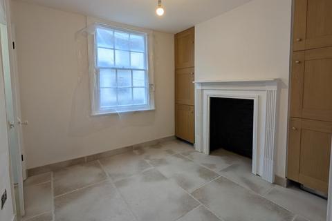 2 bedroom terraced house to rent, 85 High Street, Woking GU24