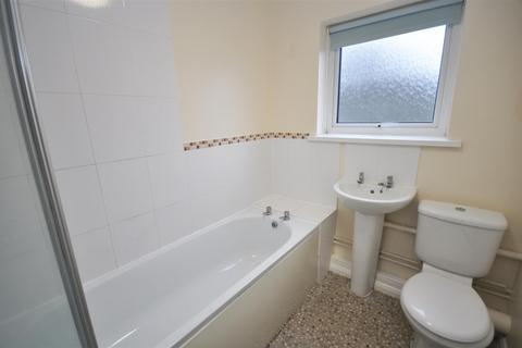 2 bedroom flat for sale, Summerfields Avenue, Hailsham