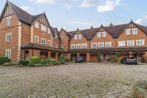 3 bedroom duplex for sale, Caenshill House, Chaucer Avenue, Weybridge KT13