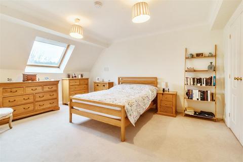 3 bedroom duplex for sale, Caenshill House, Chaucer Avenue, Weybridge KT13