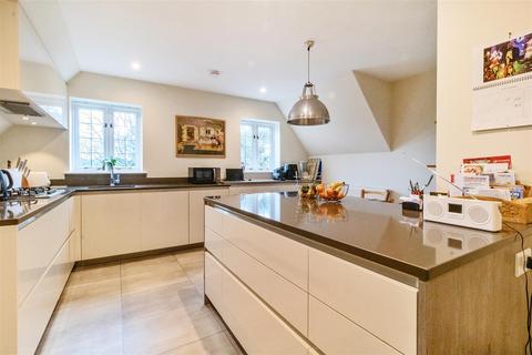 3 bedroom duplex for sale, Caenshill House, Chaucer Avenue, Weybridge KT13