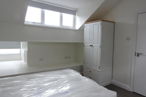 1 bedroom in a house share to rent, Duckett Road, London