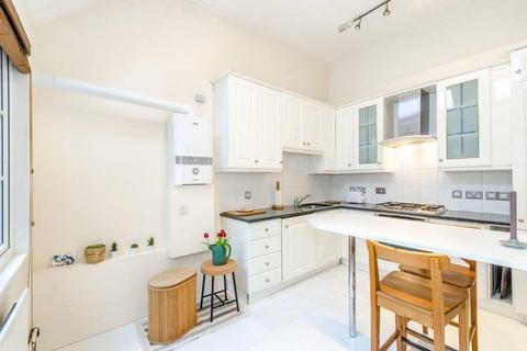 Studio to rent, Wadham Gardens, Primrose Hill, NW3