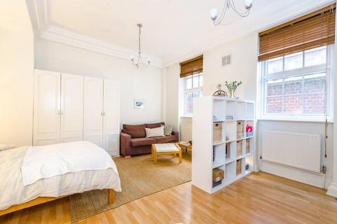 Studio to rent, Wadham Gardens, Primrose Hill, NW3