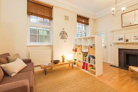 Studio to rent, Wadham Gardens, Primrose Hill, NW3