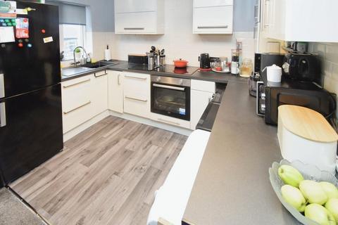 2 bedroom apartment for sale, Hollings Court, Bingley BD16