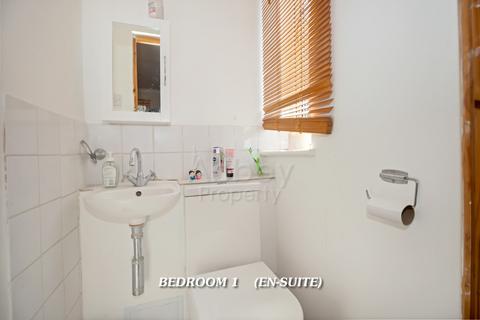 2 bedroom end of terrace house to rent, Carlton Crescent - Wardown - LU3 1EN