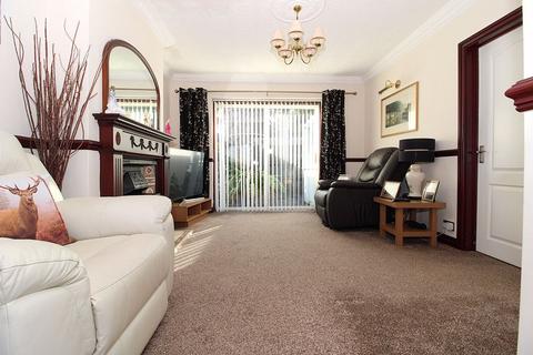 2 bedroom semi-detached bungalow for sale, Cedar Close, Walsall, WS5 4LJ