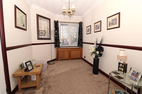 2 bedroom semi-detached bungalow for sale, Cedar Close, Walsall, WS5 4LJ