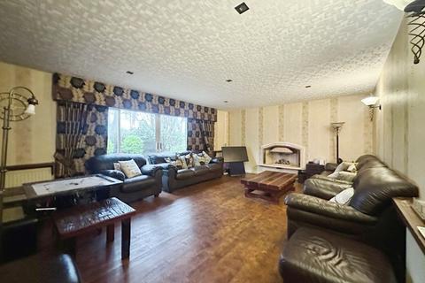 4 bedroom detached house for sale, Stand Lane, Radcliffe,