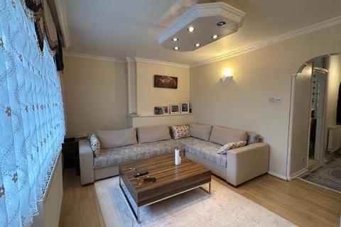 2 bedroom flat for sale, Corbett Grove, London N22