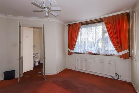 2 Hawthorne Way, London, N9 9RD