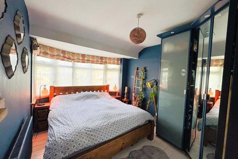42 Walton Drive, Harrow, HA1 4XA