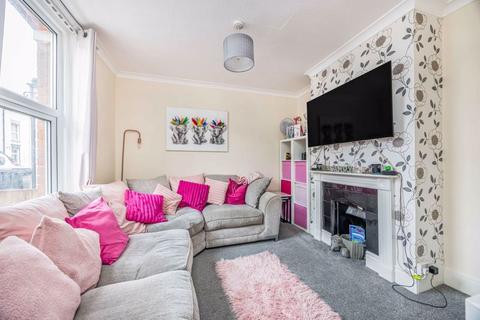 2 bedroom end of terrace house for sale, Harcourt Road, Gosport