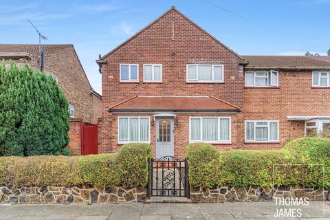 3 bedroom end of terrace house for sale, Ramscroft Close, London, N9