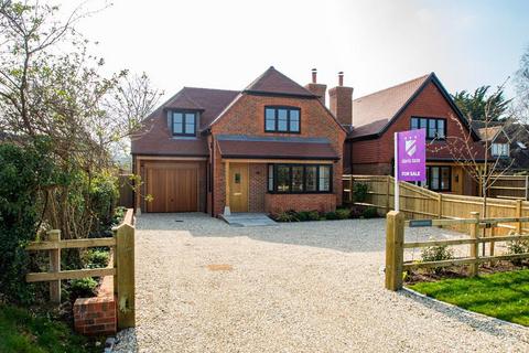 Maplewood Behoes Lane, Woodcote, Reading, RG8 0PP