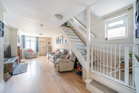 27 Commonside East, Mitcham, CR4 2QA