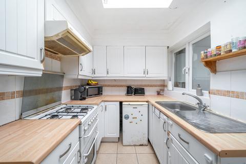 27 Commonside East, Mitcham, CR4 2QA