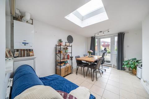 27 Commonside East, Mitcham, CR4 2QA