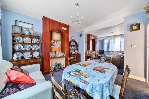 28 Pentlands Close, Mitcham, CR4 1HU