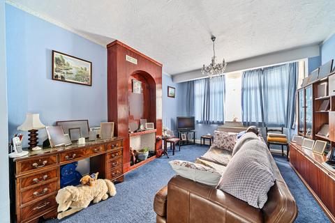 28 Pentlands Close, Mitcham, CR4 1HU