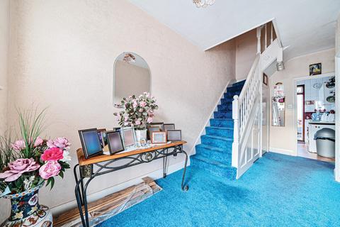 28 Pentlands Close, Mitcham, CR4 1HU
