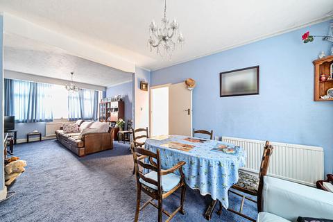 28 Pentlands Close, Mitcham, CR4 1HU