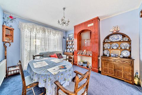 28 Pentlands Close, Mitcham, CR4 1HU