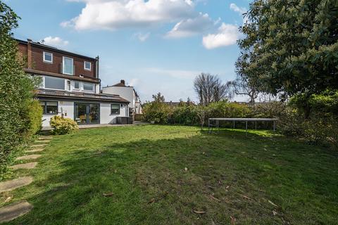 32 Oxford Close, Mitcham, CR4 1DY
