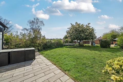 32 Oxford Close, Mitcham, CR4 1DY