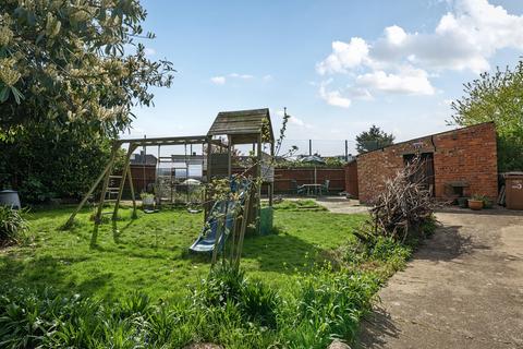 32 Oxford Close, Mitcham, CR4 1DY