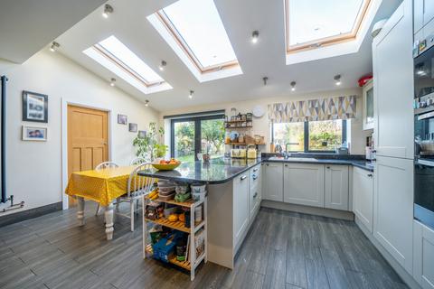 32 Oxford Close, Mitcham, CR4 1DY