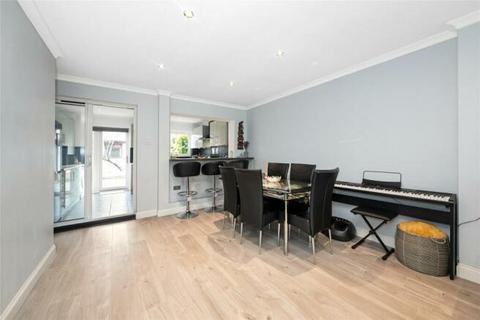14 Kennedy Close, Mitcham, CR4 2AR