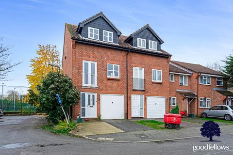 3 bedroom semi-detached house for sale, Lavender Avenue, Mitcham CR4