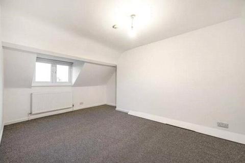 2 bedroom flat to rent, Holmesdale Road, London SE25