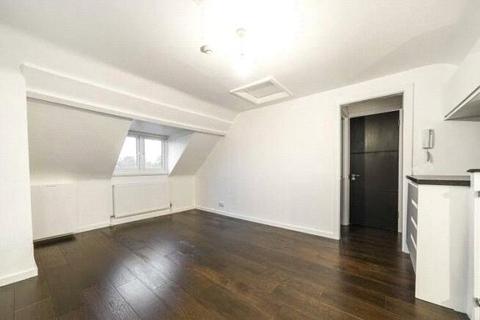 2 bedroom flat to rent, Holmesdale Road, London SE25