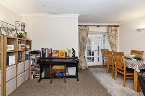 3 bedroom terraced house for sale, Chestnut Manor Close, Surrey TW18