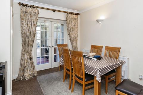 47 Chestnut Manor Close, Staines-upon-thames, TW18 1AG
