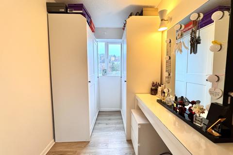 2 bedroom flat for sale, Newman House, 2 Garrison Close, Shooters Hill, London, SE18 4JD