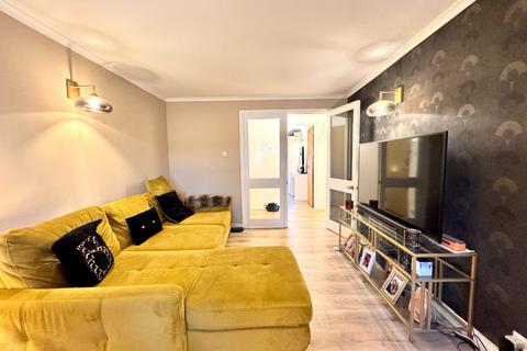 2 bedroom flat for sale, Newman House, 2 Garrison Close, Shooters Hill, London, SE18 4JD