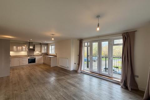 Flat 4, Henmead House Renfields, Haywards Heath, RH16 4WJ