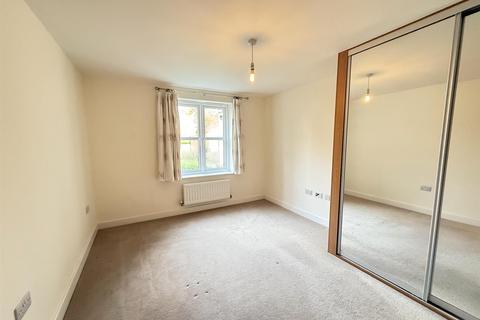 Flat 4, Henmead House Renfields, Haywards Heath, RH16 4WJ