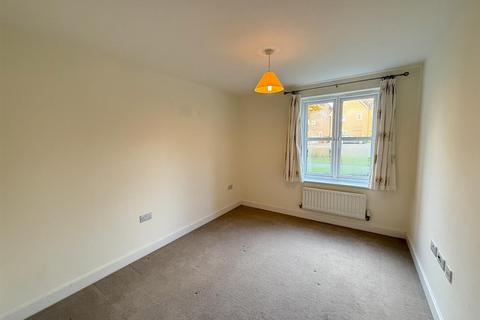 Flat 4, Henmead House Renfields, Haywards Heath, RH16 4WJ
