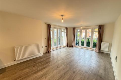 Flat 4, Henmead House Renfields, Haywards Heath, RH16 4WJ
