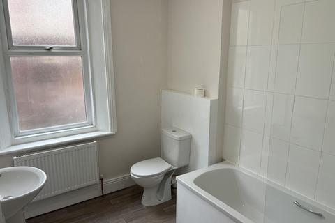 2 bedroom flat to rent, Wingrove Avenue, Fenham NE4