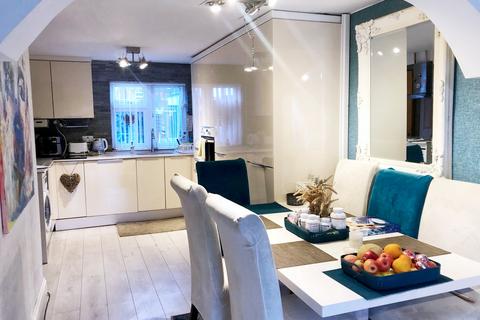 44 Nicholas Close, South Ockendon, RM15 6NJ
